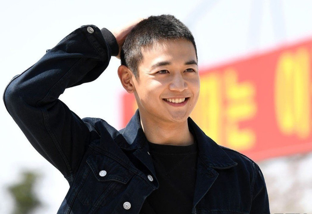 韩国艺人珉豪入伍海军陆战队身体素质出众为韩国娱乐圈第一人