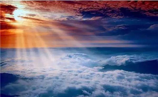 云卷云舒,都像极了生命的状态 人生漫漫,偶尔的放空 静静的观赏一场