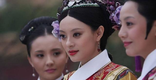 《甄嬛传》沈眉庄的旗头为什么是歪的,原因令人好意外