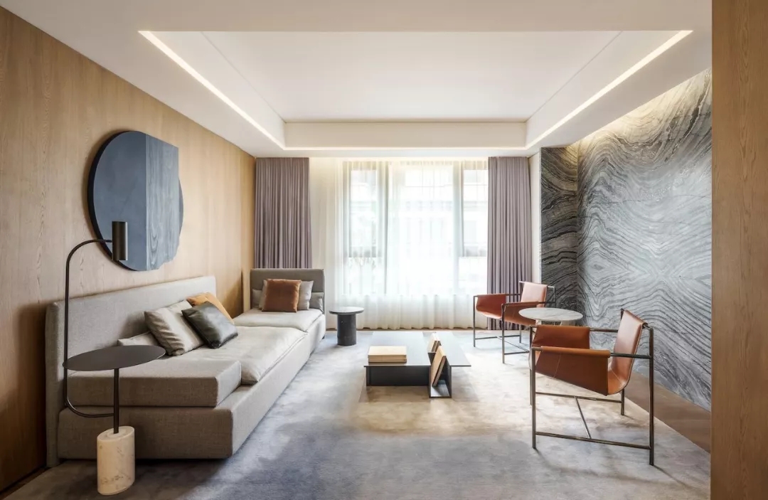 装修公司案例｜简约轻奢的联排公寓设计，隐藏式灯带让空间更高级