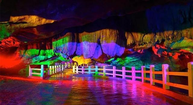 金秋九月西北一绝喀斯特地貌的柞水溶洞持旅游年票免门票啦