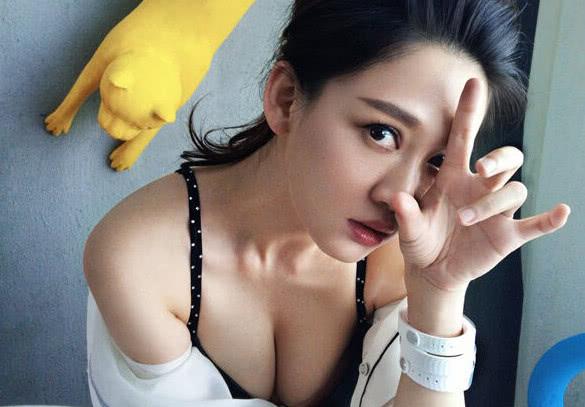 不老女神陈乔恩晒新照,海底世界宛如一条童话中走出的“美人鱼”