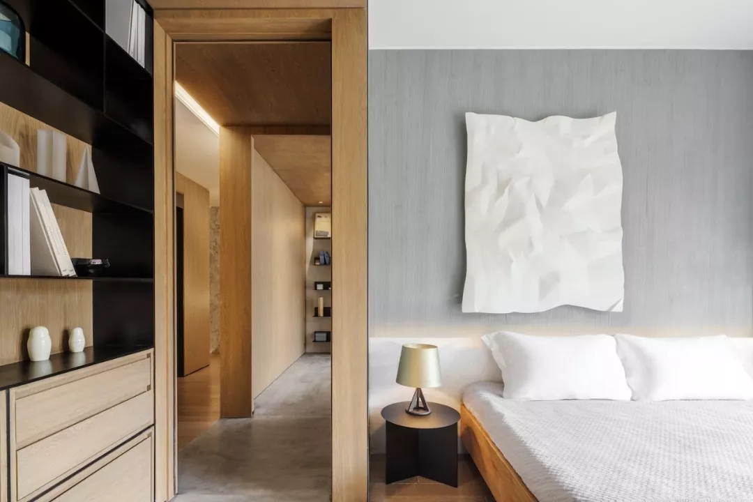 装修公司案例｜简约轻奢的联排公寓设计，隐藏式灯带让空间更高级