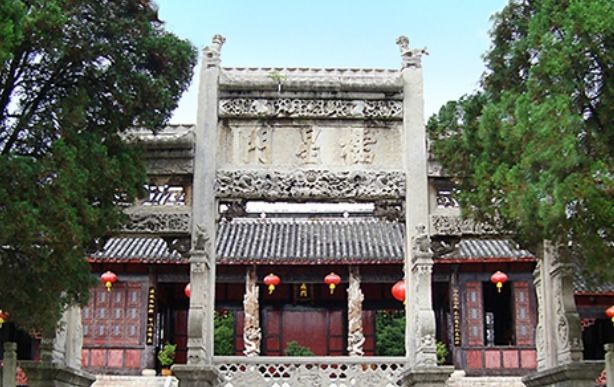 中国最精致的文庙 镂空龙柱竟“寸粉寸金” 被誉石雕艺术的殿堂!