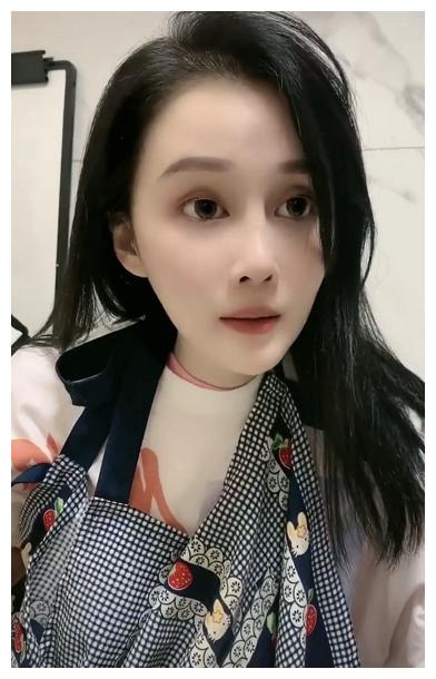赵本山女儿近照太晃眼,大眼睛尖下巴,一点不像"星二代"|赵一涵|星二代