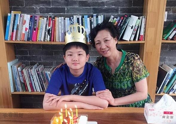 孙楠12岁儿子近照曝光,网友:爸爸的基因真强大!