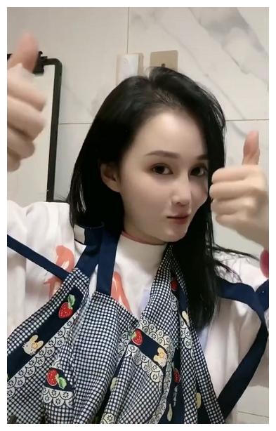 赵本山女儿近照太晃眼,大眼睛尖下巴,一点不像"星二代"|赵一涵|星二代