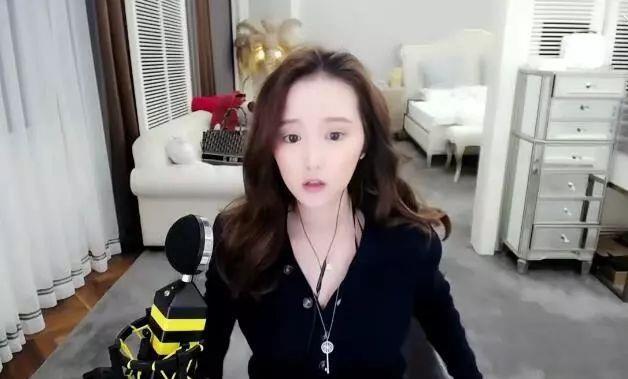 囧囧丸对决舞帝小天天,乱斗打出298万票,成立富豪团