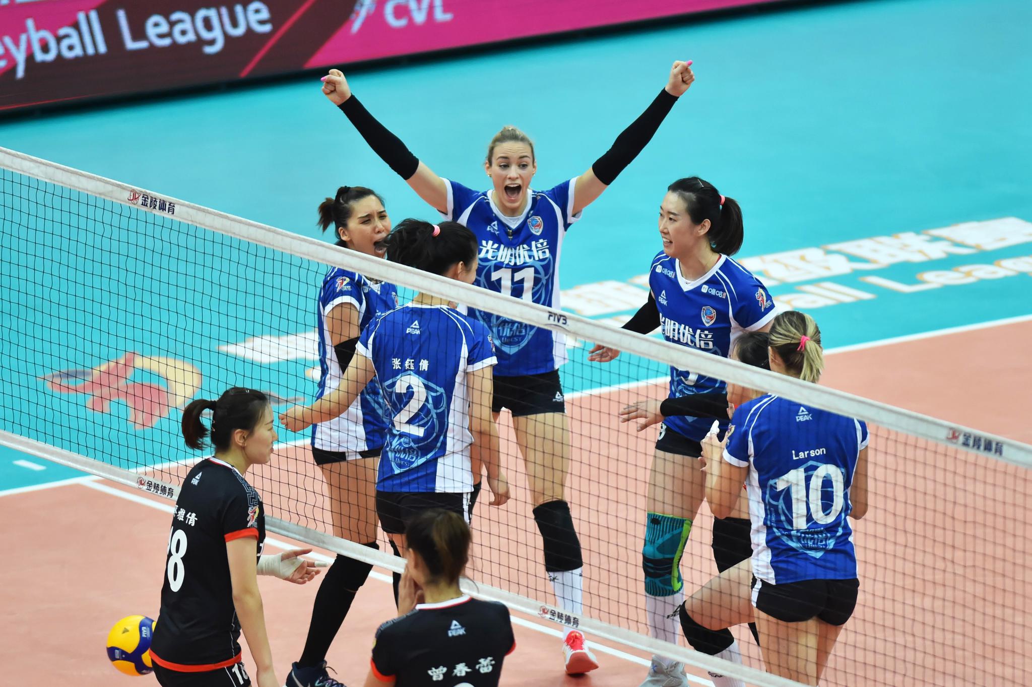 排球——女排超级联赛:上海光明优倍队胜北京汽车队