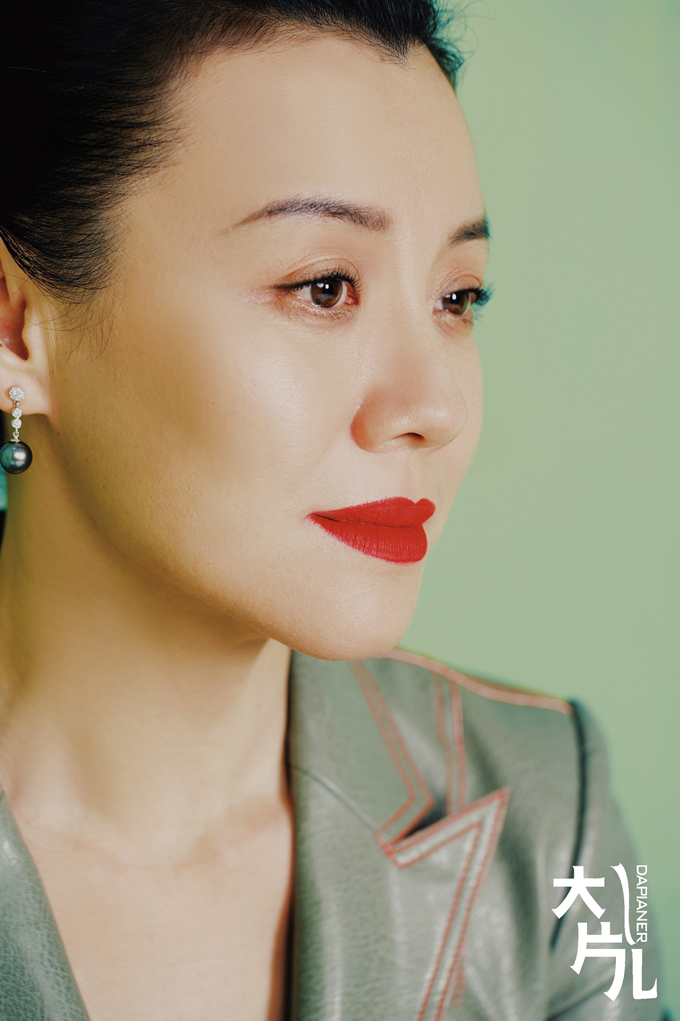 刘琳时尚大片可柔可飒 玩转光影演译唯美风情