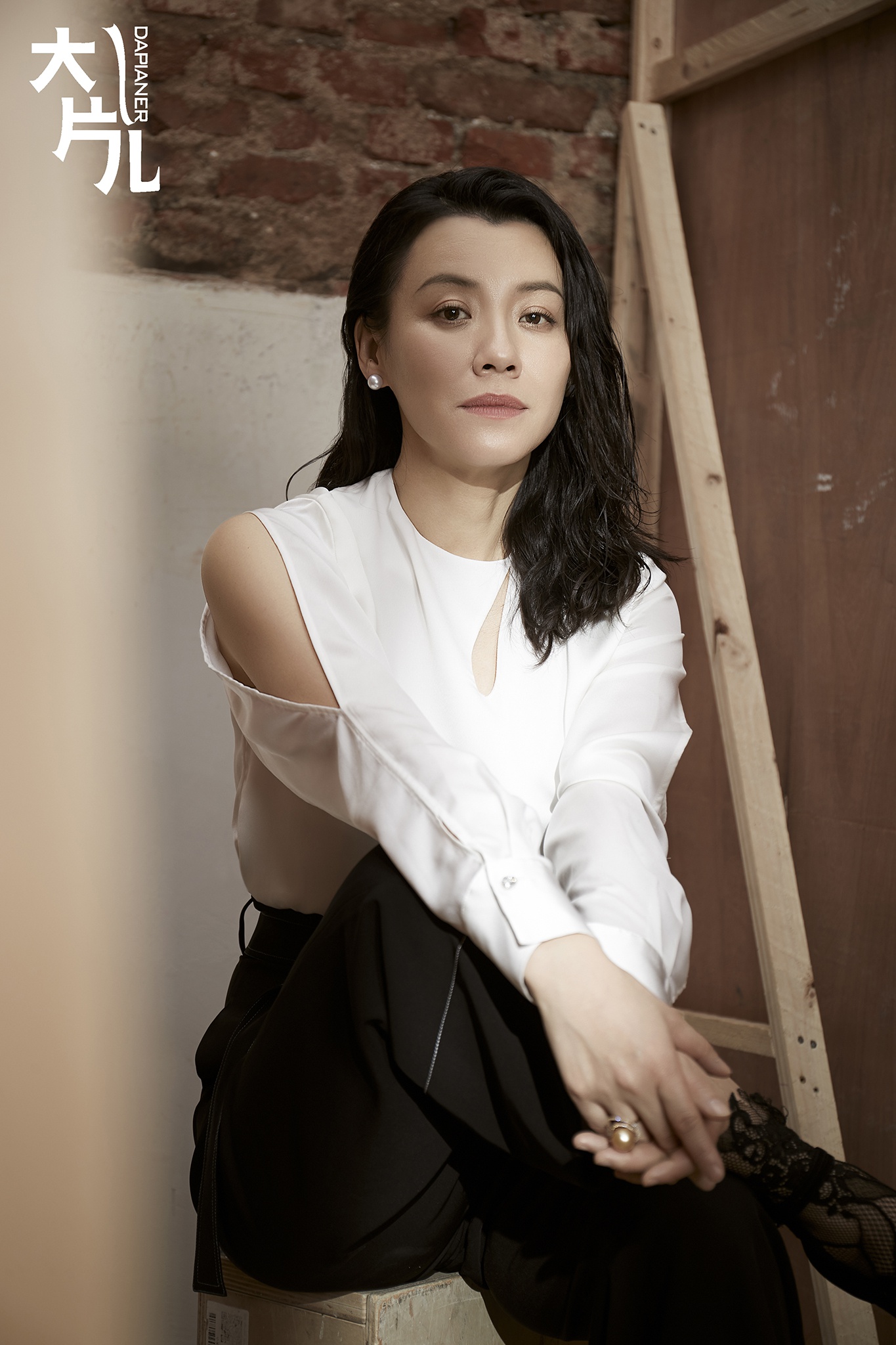 刘琳时尚大片可柔可飒 玩转光影演译唯美风情