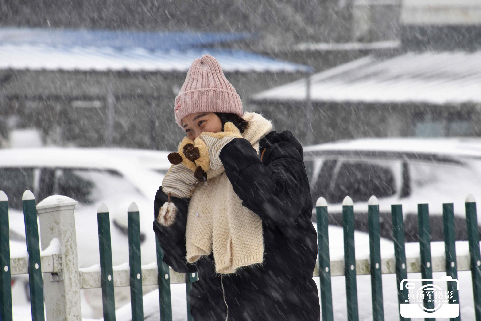 行走在雪中的人【原创摄影】