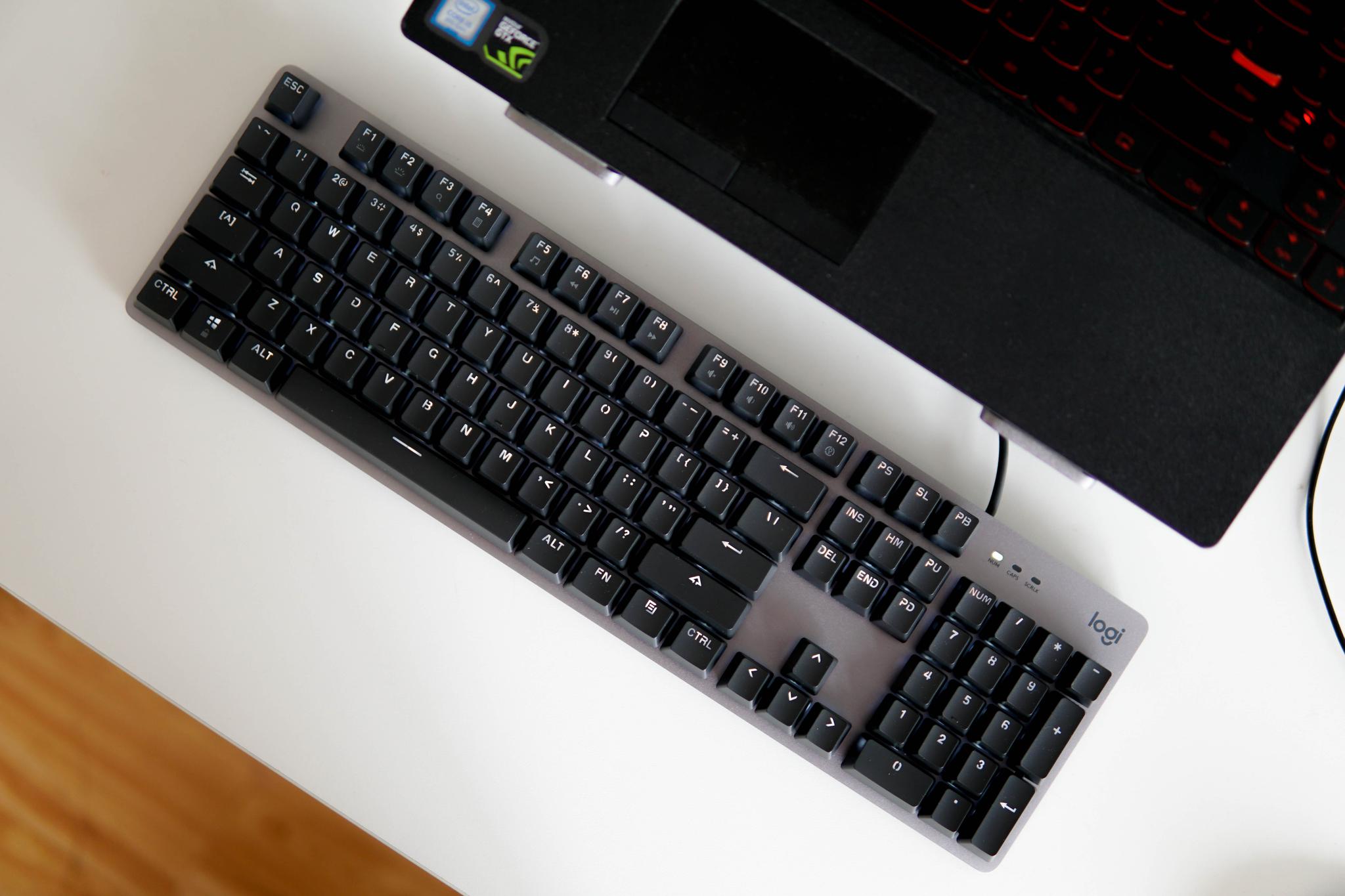 罗技k845 机械背光键盘:一款能在办公室使用的游戏键盘