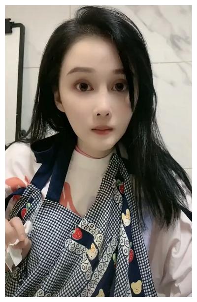 赵本山女儿近照太晃眼,大眼睛尖下巴,一点不像"星二代"|赵一涵|星二代