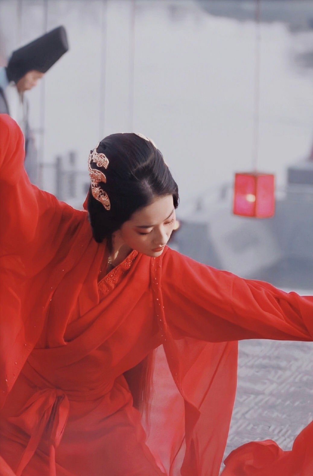 刘亦菲《铜雀台》灵雎,红衣如血白衣似雪,楚楚可人却藏硬骨