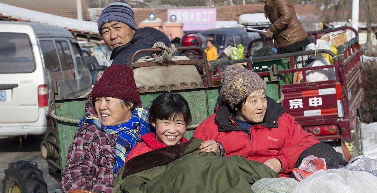 过年啦!东北人赶马车买年货,粘豆包,黄豆包必不可少,年味十足