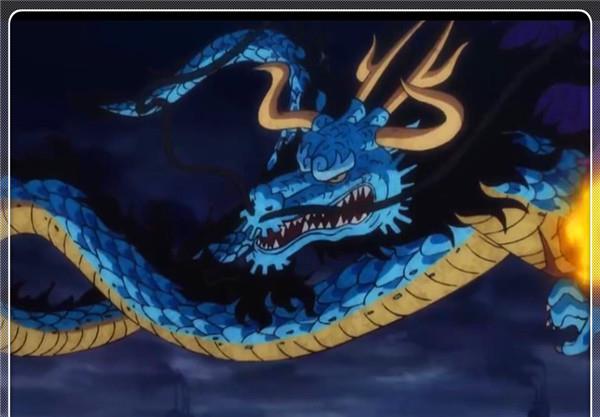 最初还在家里开开心心地喝酒,喝到一半不高兴,直接化身真龙形态,盘旋