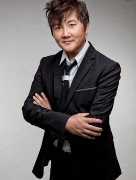 他曾是歌坛一哥结婚生子后出轨女主持人遭人唾骂