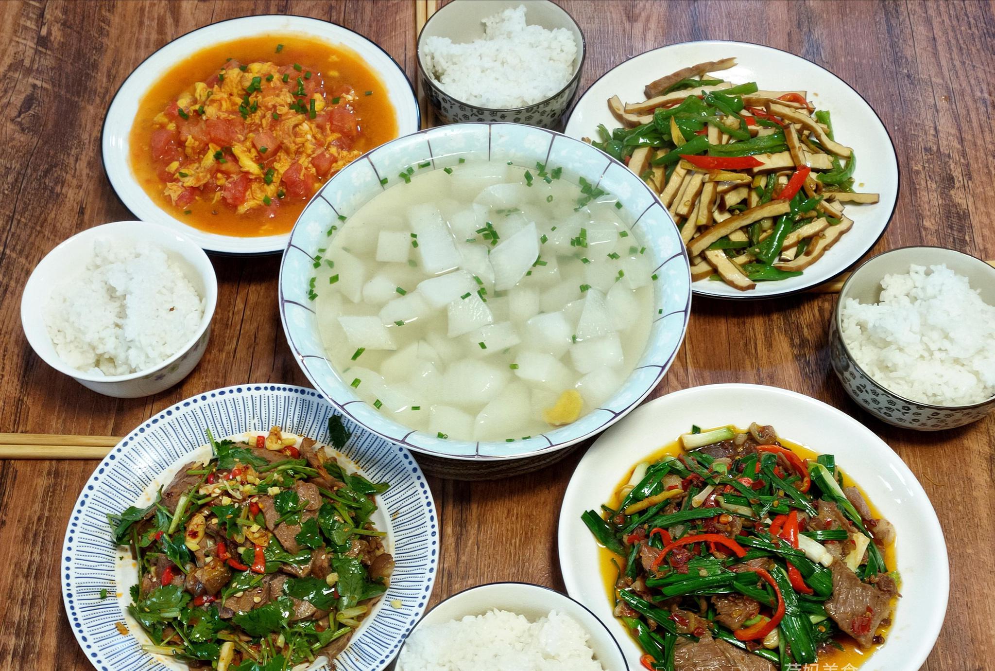 天冷吃饭不将就,晚餐四菜一汤,荤素搭配,实惠又好吃