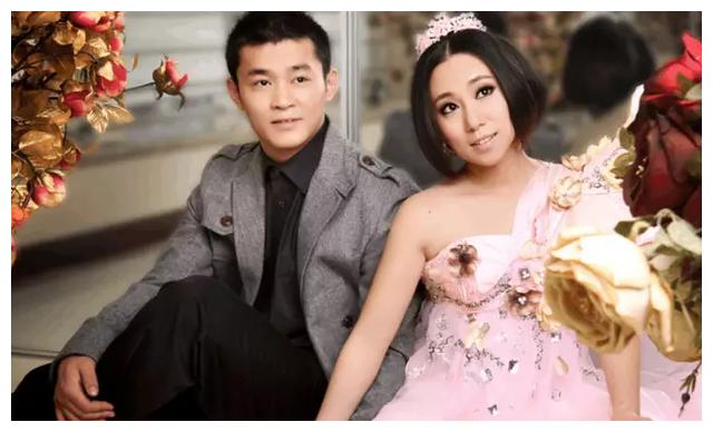 电视剧《乡村爱情》里的第一美女关婷娜也被曝与浙江土豪老公离婚,一