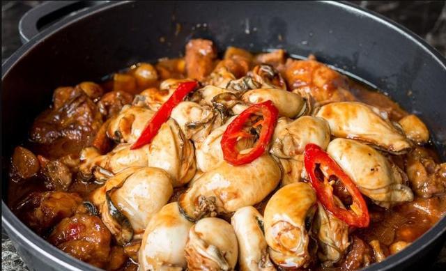 鸡肉加生蚝,肉鲜味更美,秋天补一补,身强体更壮,只需简单三步