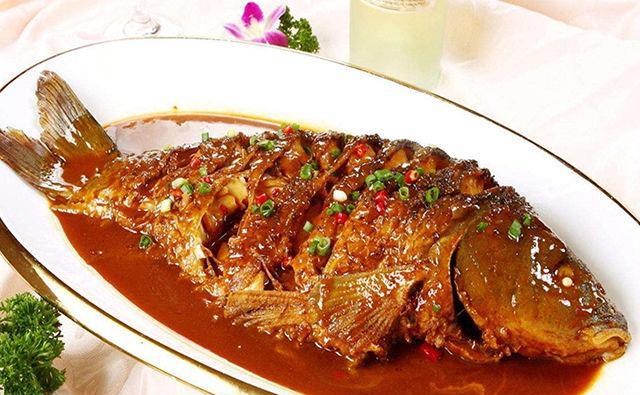 厨师长教你家常烧鱼,学会这2窍门,味道不输大厨,特别香