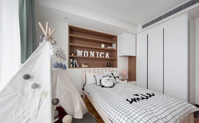 89平北欧精致轻奢空间，湖蓝色丝绒沙发搭配松子吊灯，文艺雅致