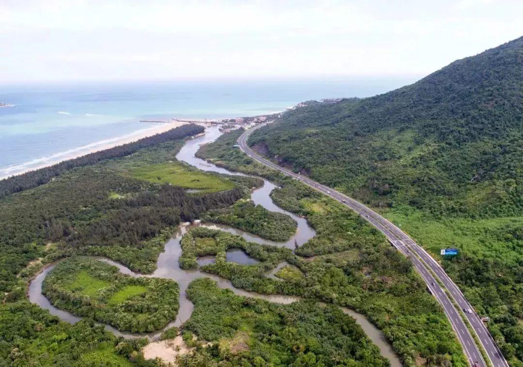 往往相隔不远的地方,气候便截然不同.牛岭是这种气候特点的体现.