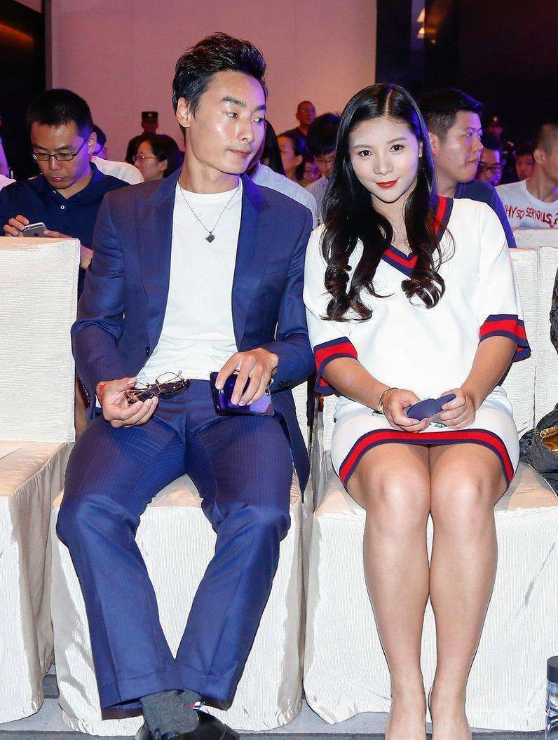 四位"冠军妈妈"再次同框!刘虹女儿可爱亮相,何姿身材媲美当年