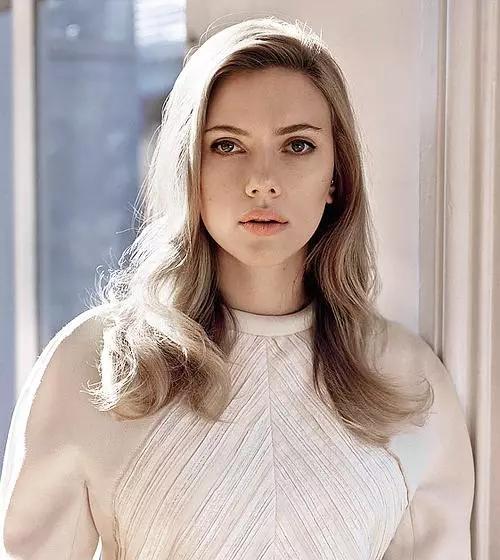 两次离婚后斯嘉丽约翰逊订婚寡姐表白未婚夫他不一样