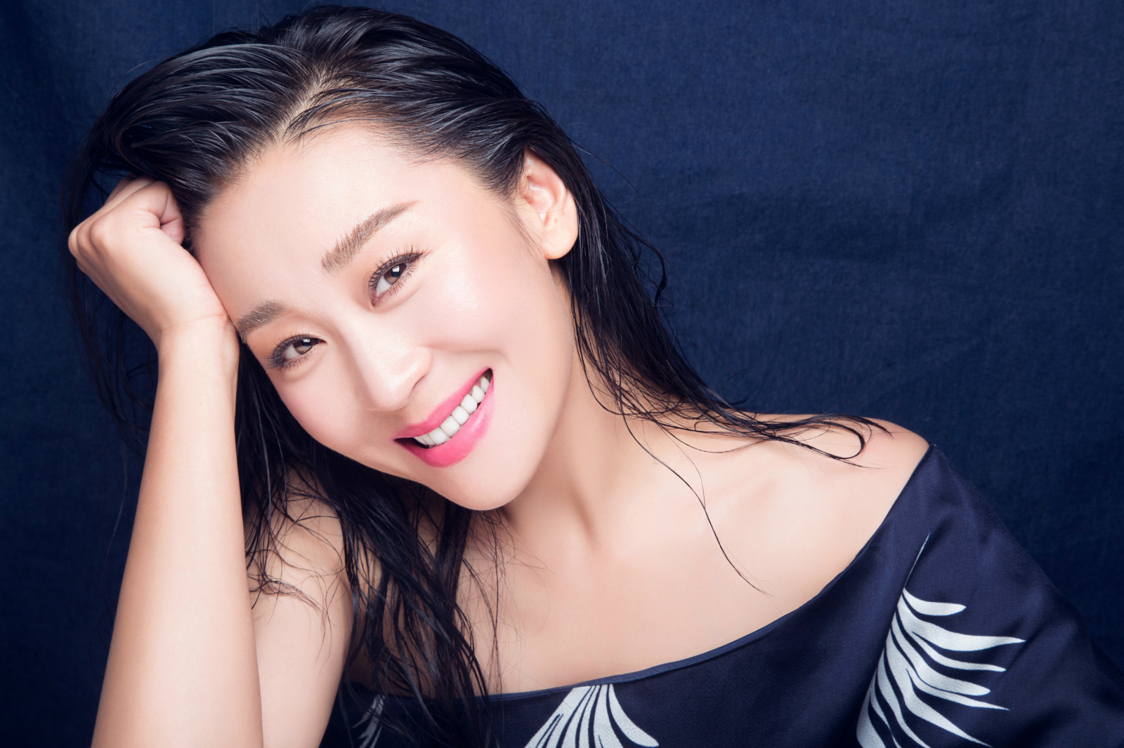 中年女演员苗圃依旧不要命地演戏