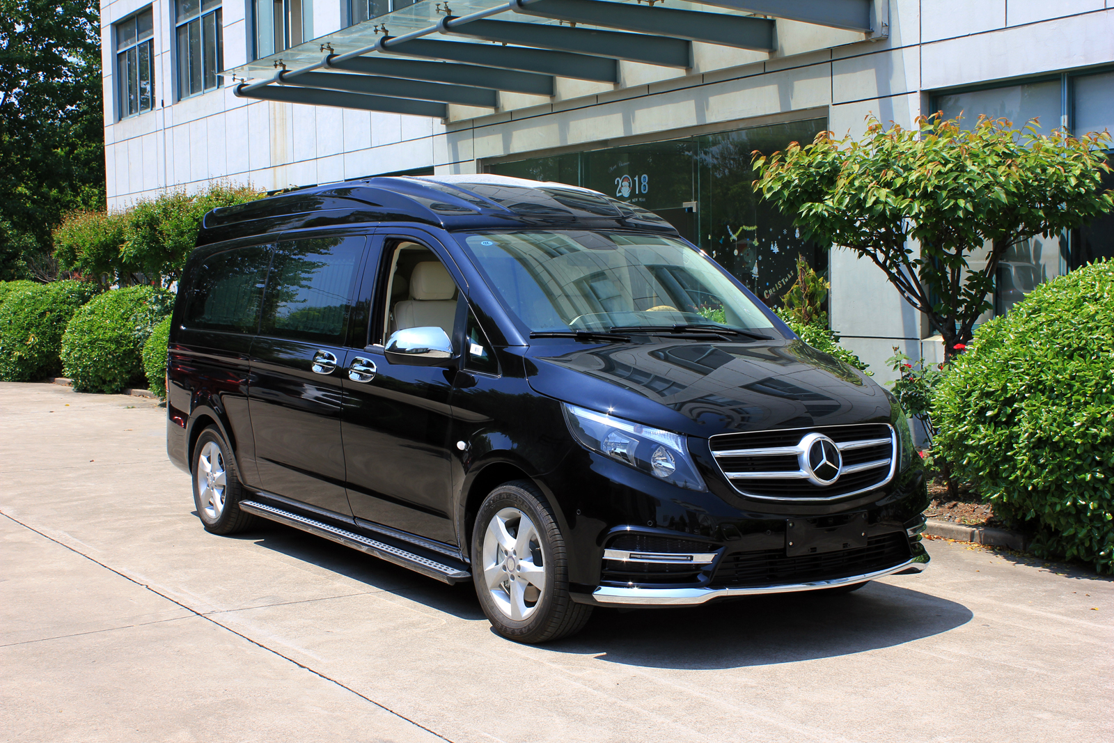 内饰太走心,明星保姆车威霆地位非凡!