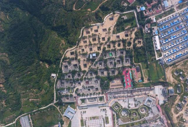中国北方的“地下四合院”，进村不见房，闻声不见人，见树不见村