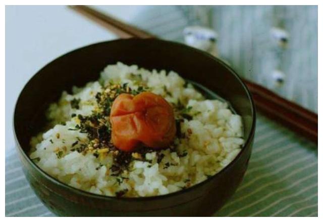 日本便当总爱放1个梅干,以为是开胃用的,原来还有这些意义