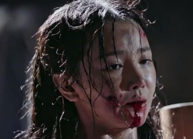 凭《如懿传》一角走红, 自曝曾整骨不下10次, 过程像是锥心一样疼