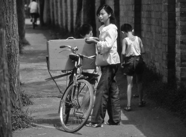 3/ 980年代没有太多的娱乐,年轻人和儿童在空闲之余往往会找这样小人