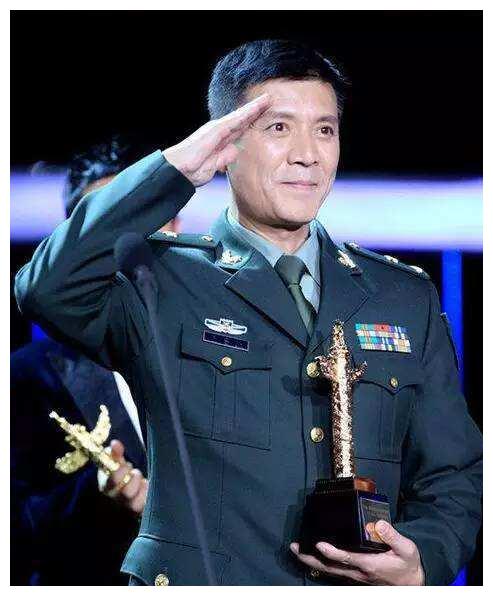 55岁刘之冰近照二婚娶大美女茹萍如今一家四口都是演员