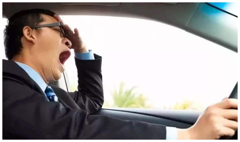 开车疲劳抹风油精不管用,驾龄25年司机传授一招,开千里都精神