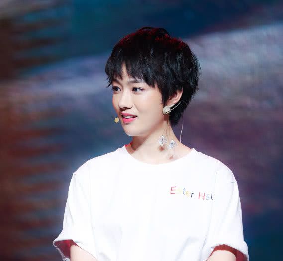 黄金瞳女二陈泇文为什么是短发看过她长发我才明白初恋啊