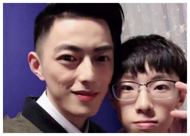 "电竞霍建华"身高不到170?粉丝晒合照证实:智勋不是约德尔人