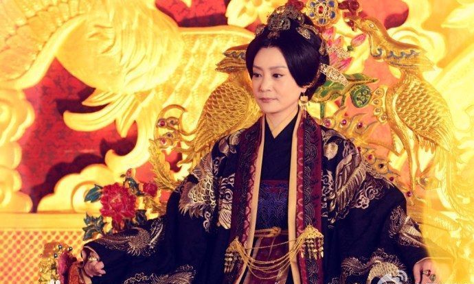 里太后年轻时竟然如此好看气质太好了