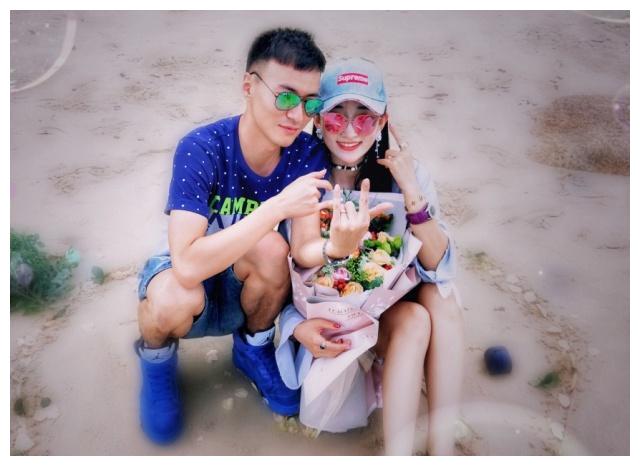 陈定和妻子雎喆去年8月份在深圳已经领取结婚证,直到今年1月底才举办