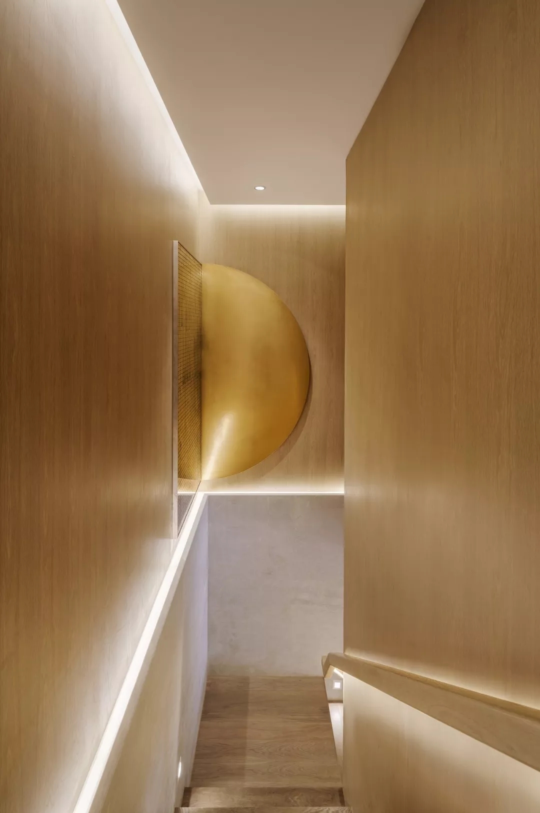 装修公司案例｜简约轻奢的联排公寓设计，隐藏式灯带让空间更高级