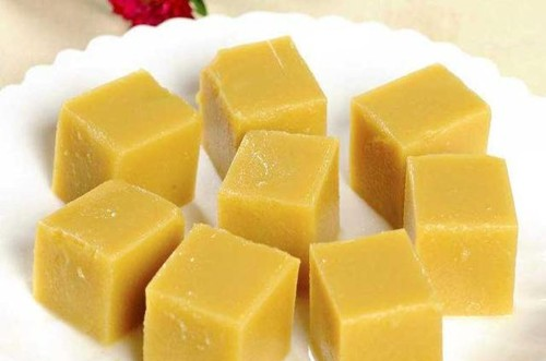 黄豆糕这么做,不用蒸不用烤,软糯香甜,小孩老人都喜欢