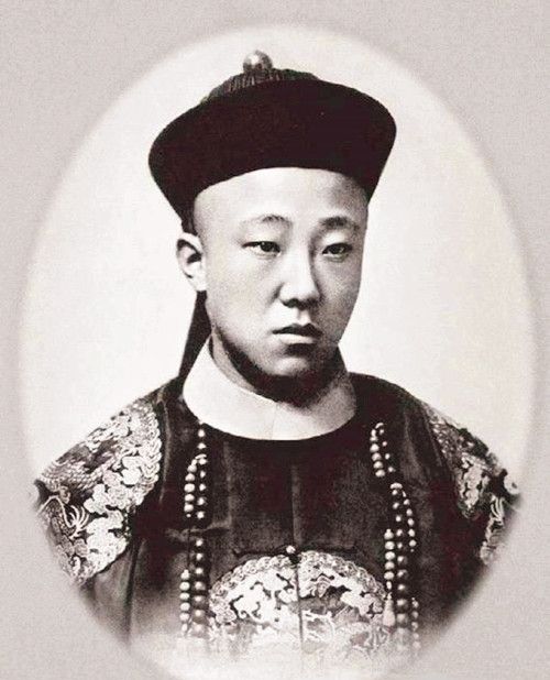 晚清老照片:小太监不听话被用私刑,最后一张是光绪皇帝真实照片