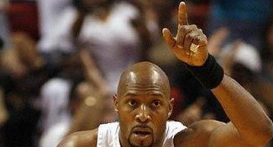 里克·施密茨算是90年代nba第几中锋?技术特点如何?