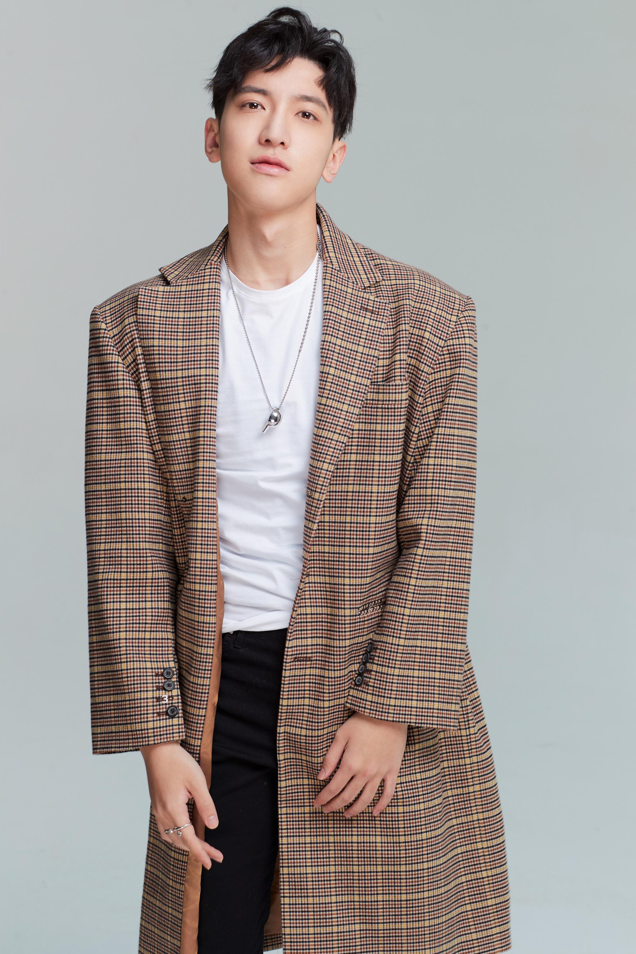 新生代演员高颜值芒果新星完颜洛绒