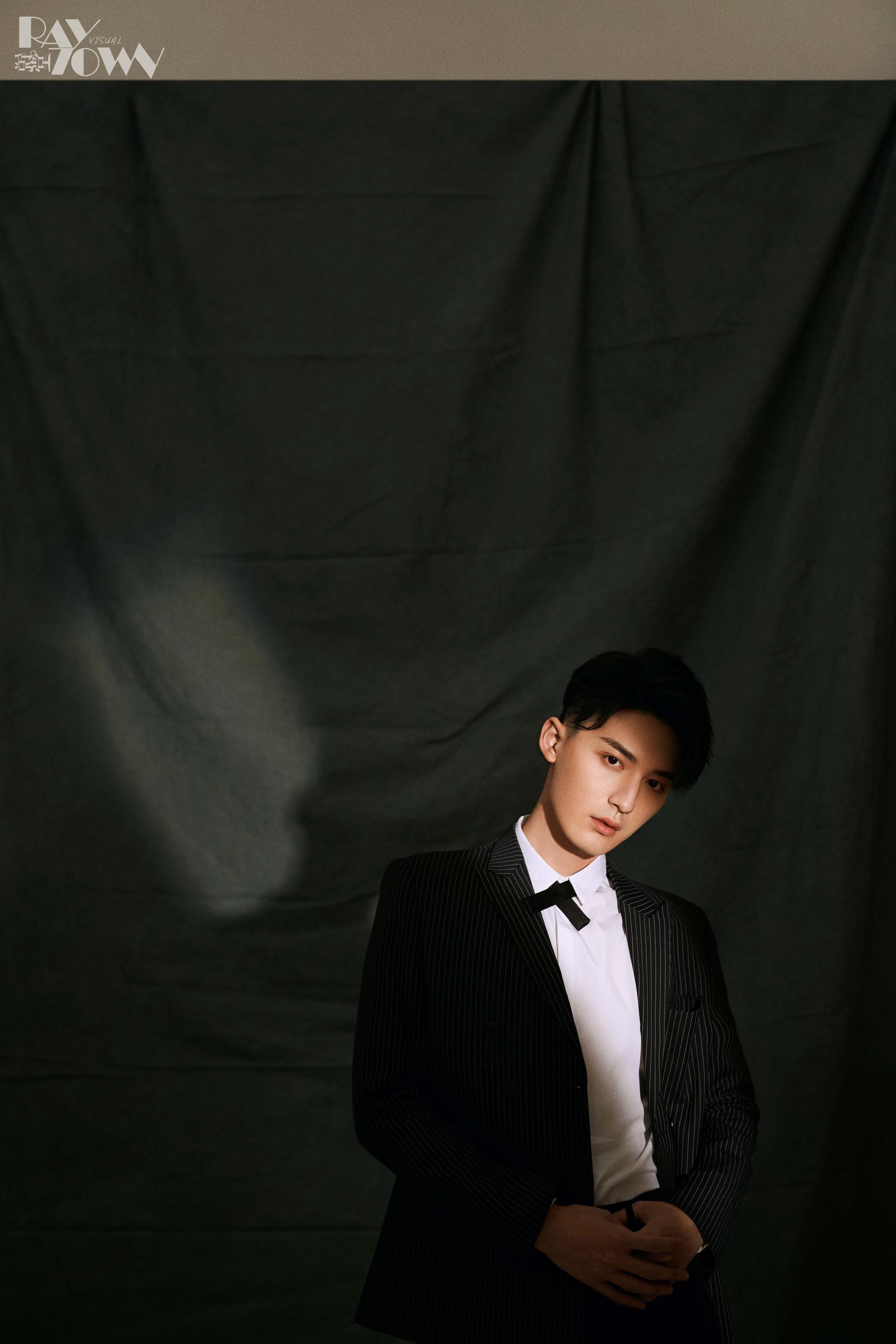 常喆宽《拜托啦师兄》热播 时尚大片演绎西装衬衫禁欲男友风