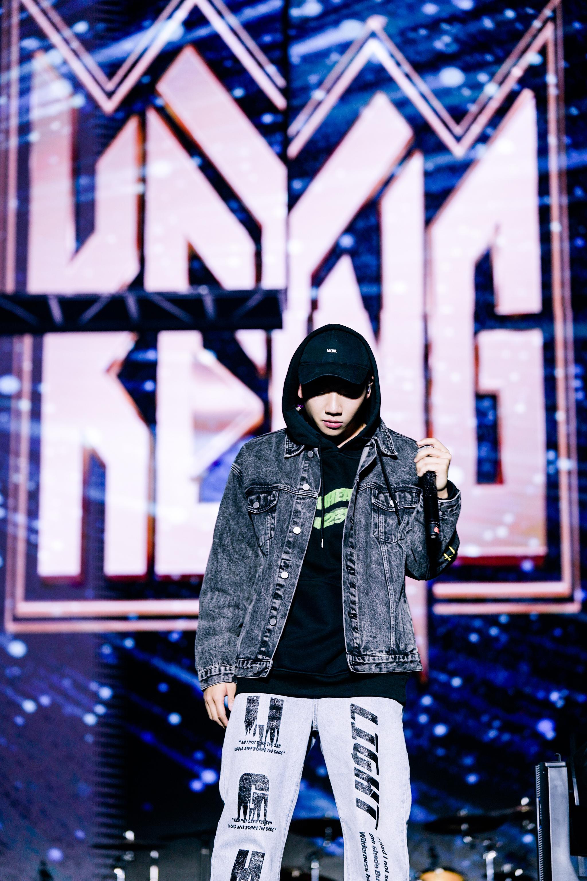 杨和苏快乐大本营综艺首秀线下音乐节不断燃炸全场