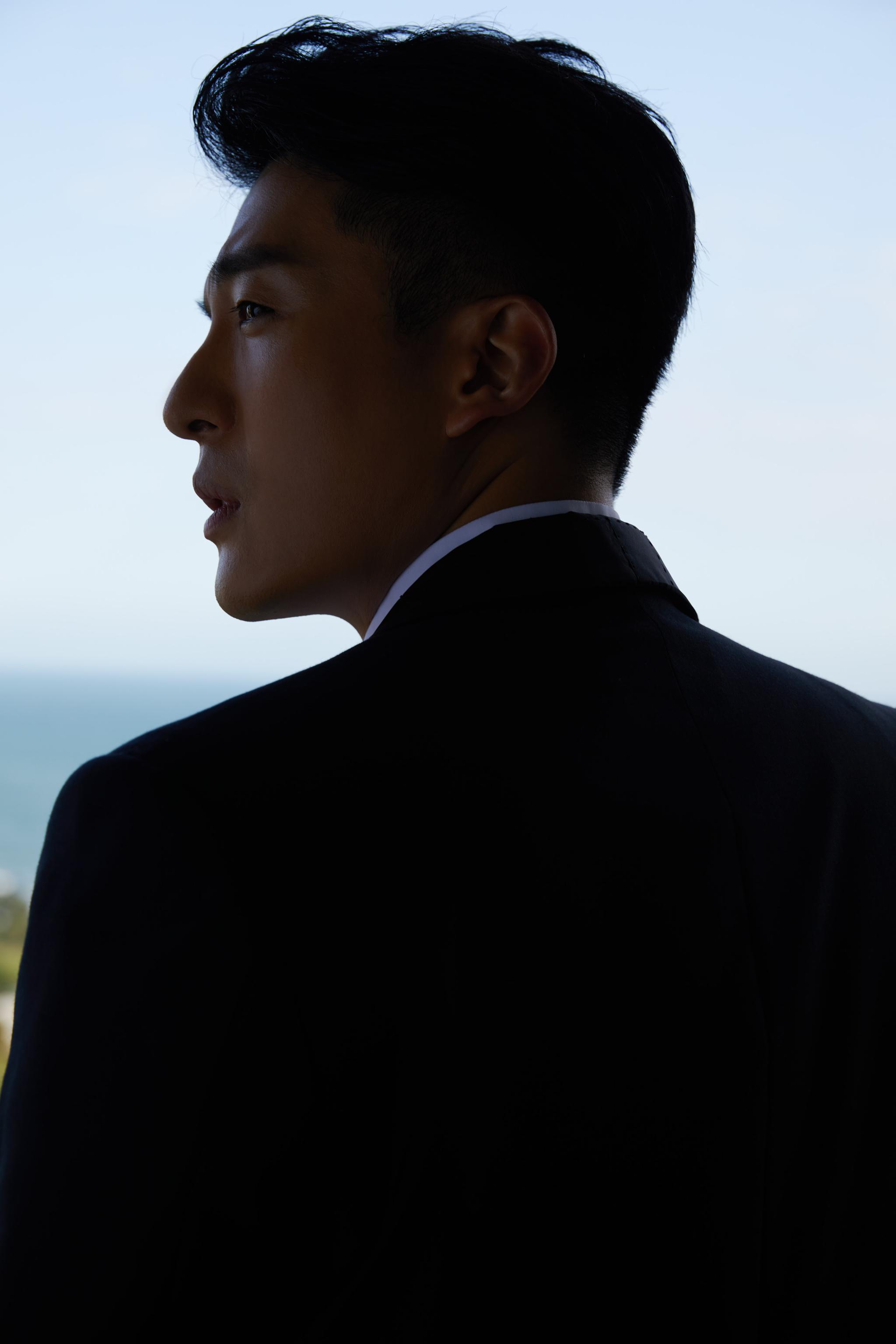 孙艺洲出席海南岛国际电影节 演绎优雅绅士风范